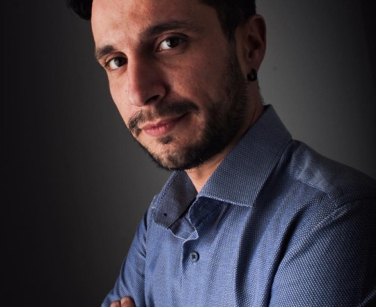 Οι απόφοιτοι στο προσκήνιο - Βασίλης Ποντίκης